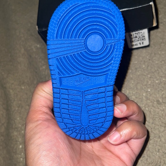 Baby Jordan 1s - Picture 2 of 3